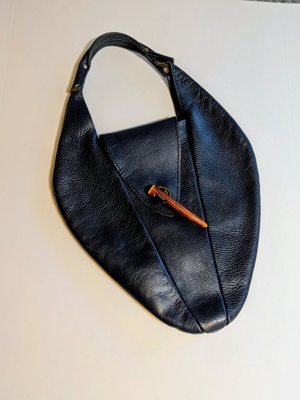 Vintage Sculptural Navy Leather Handmade Bag Genuine Bakelite Horn Toggle - Picture 2 of 14